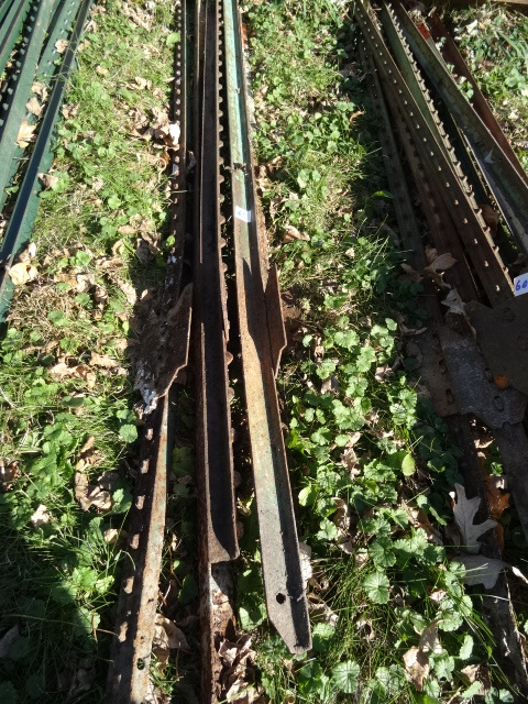 lot 61 image: 5 Fence Posts Approx 72