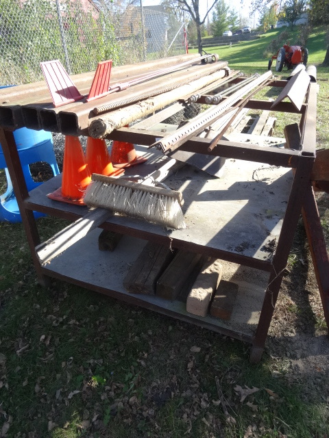 lot 68 image: Metal Rack with Misc Metal