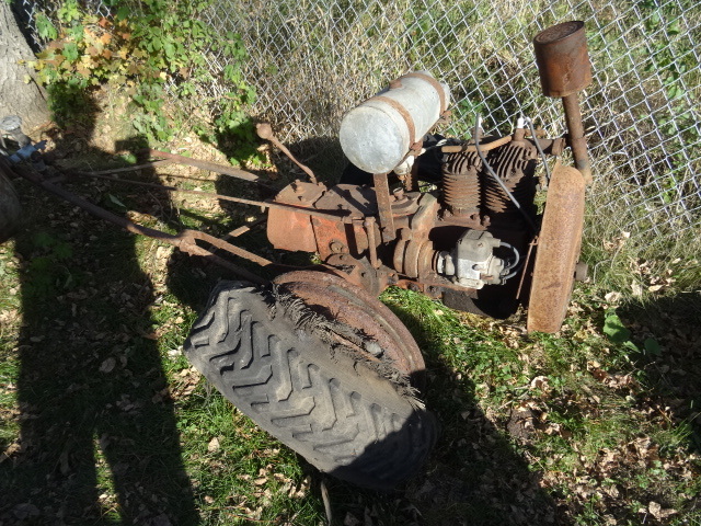 lot 71 image: Standard Twin Garden Tractor
