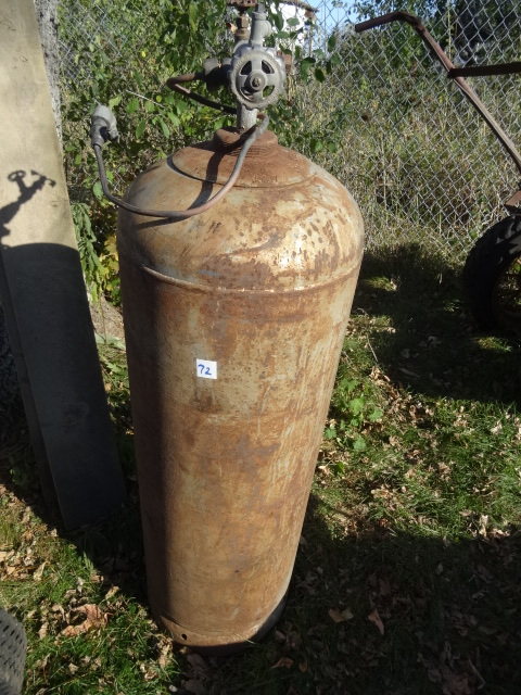 lot 72 image: 100 Lb. LP Tank