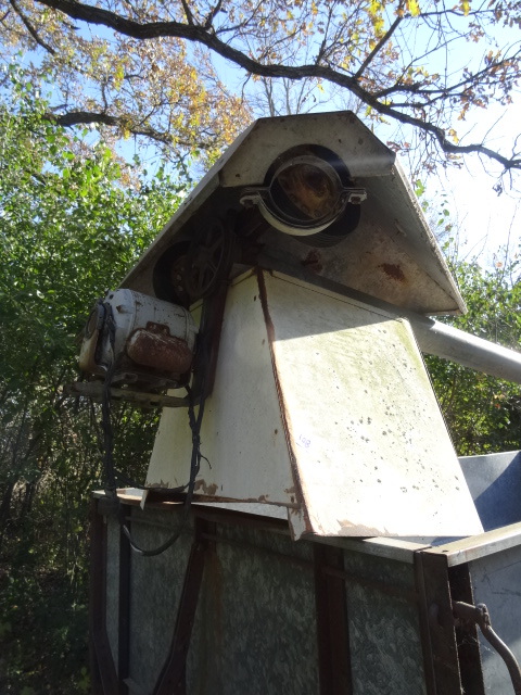 lot 108 image: Electric Grain Auger
