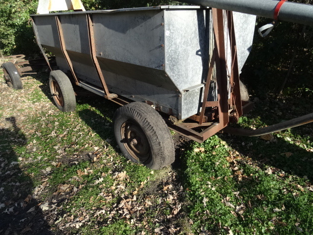 lot 109 image: Vintage Barge Wagon.