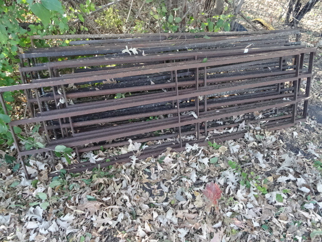 lot 117 image: Hog Crate Panel 80 X 24 Qty 15