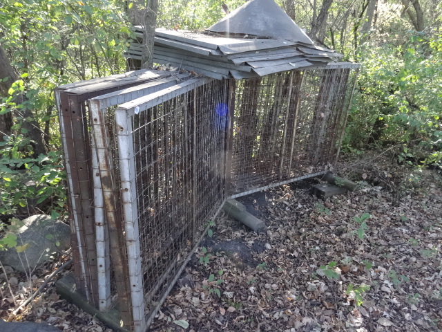 lot 121 image: Corn Crib 8 Panels with Root Pieces