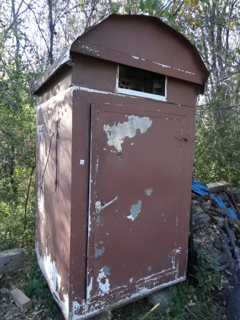 lot 122 image: Outdoor Walk In Cooler.