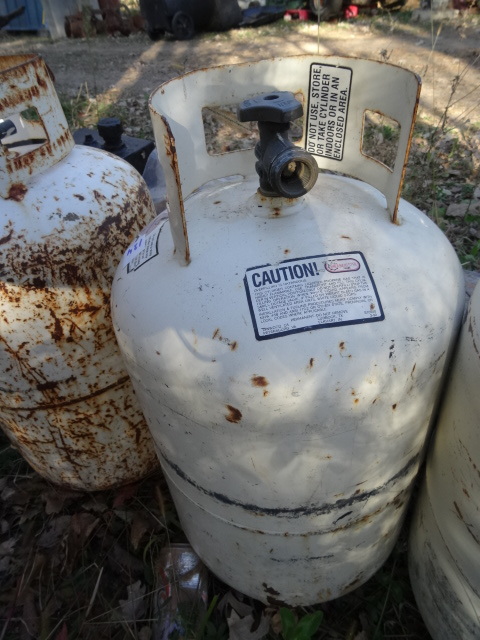 lot 124 image: 30 Lb. New Style Propane Tank