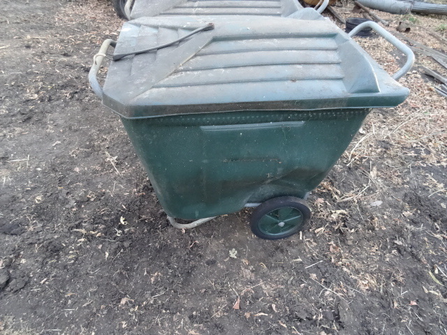 lot 277 image: Plastic Garbage Bind on Wheels
