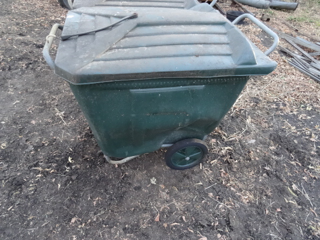lot 278 image: Plastic Garbage Bind on Wheels