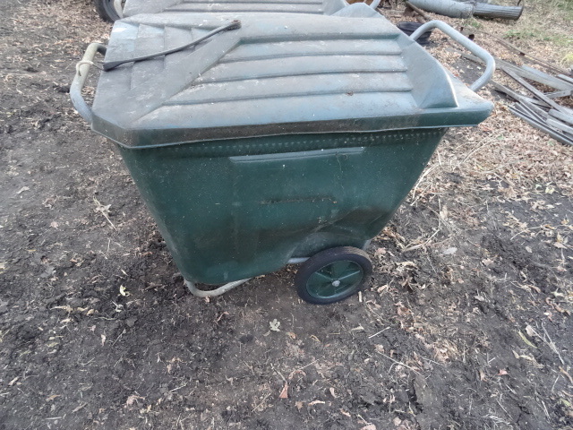 lot 279 image: Plastic Garbage Bind on Wheels