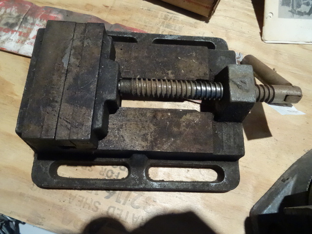 lot 183 image: Drill Press Vise
