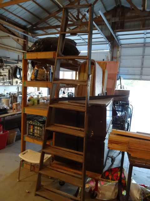 lot 199 image: 8 Wood Step Ladder