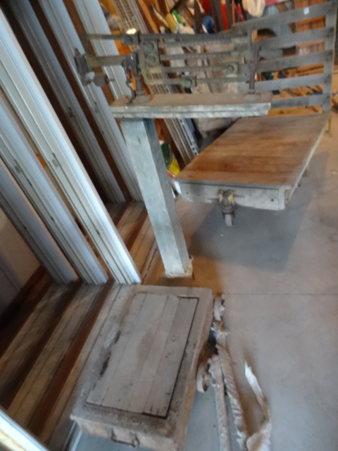 lot 202 image: Vintage Fairbanks Scale