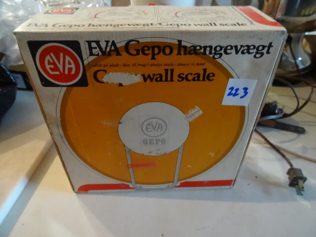 lot 223 image: Gepo Wall Scale