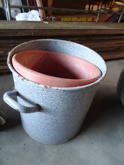 lot 233 image: Porcelain Coated Pot, Flower Pot