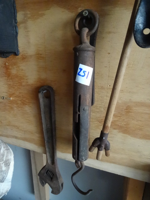 lot 251 image: Vintage Scale, Band C Adjustable