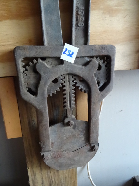 lot 252 image: Vintage Cutter