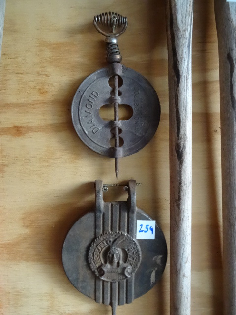 lot 254 image: Vintage Stone Pars