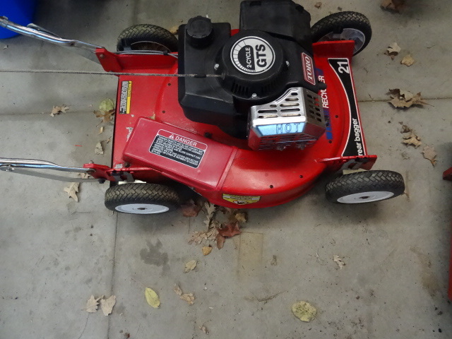 lot 284 image: Toro Push Mower. Recycler 21