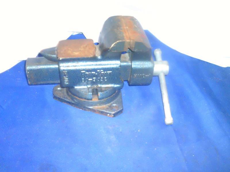 iron bench vise