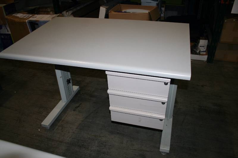 Adjustable height work station