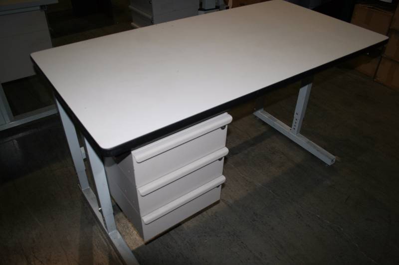 Adjustable height work station
