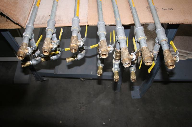 7 Air lines with valves