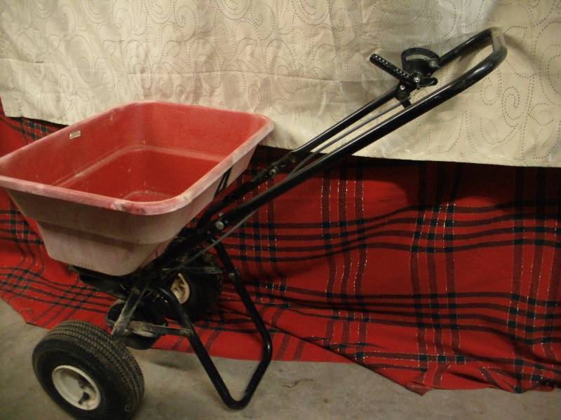 Lawn And Garden Spreader