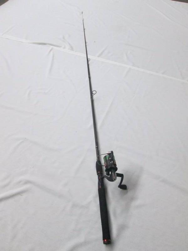 lot 13 image: Shakespeare Ugly Stick GX2