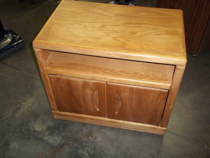 lot 4 image: TV Stand