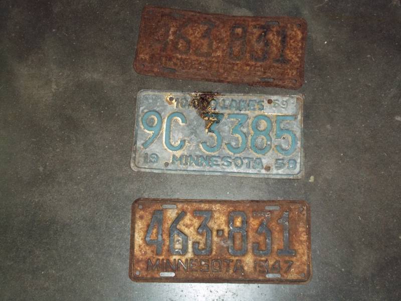 lot 9 image: 3 vintage license plates
