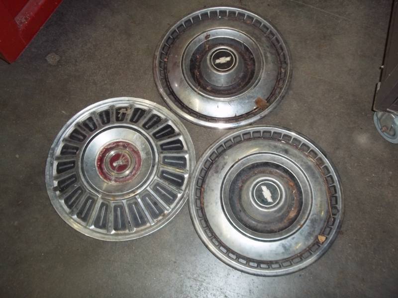 lot 103 image: 3 vintage hubcaps