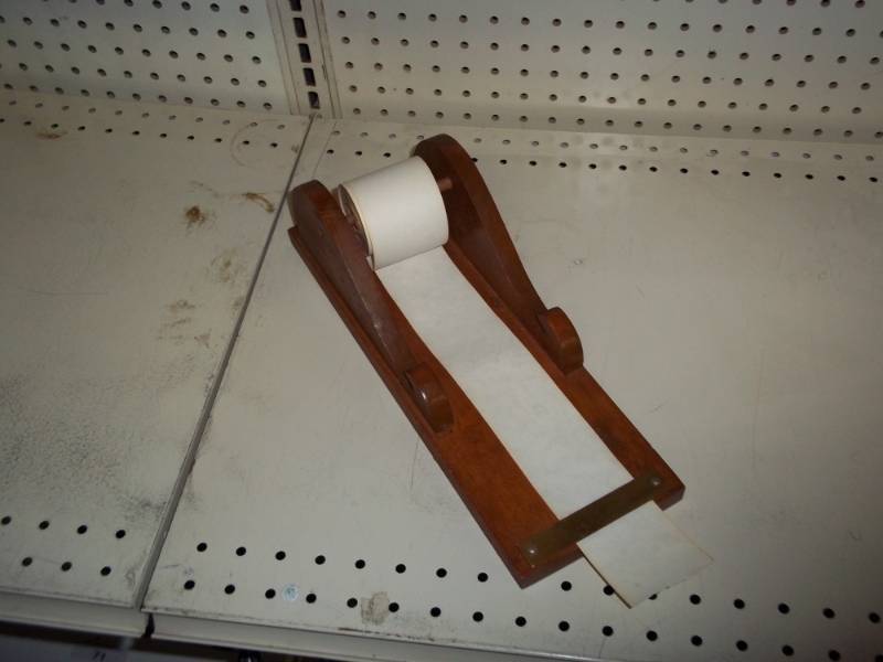 lot 106 image: Vintage Note holder