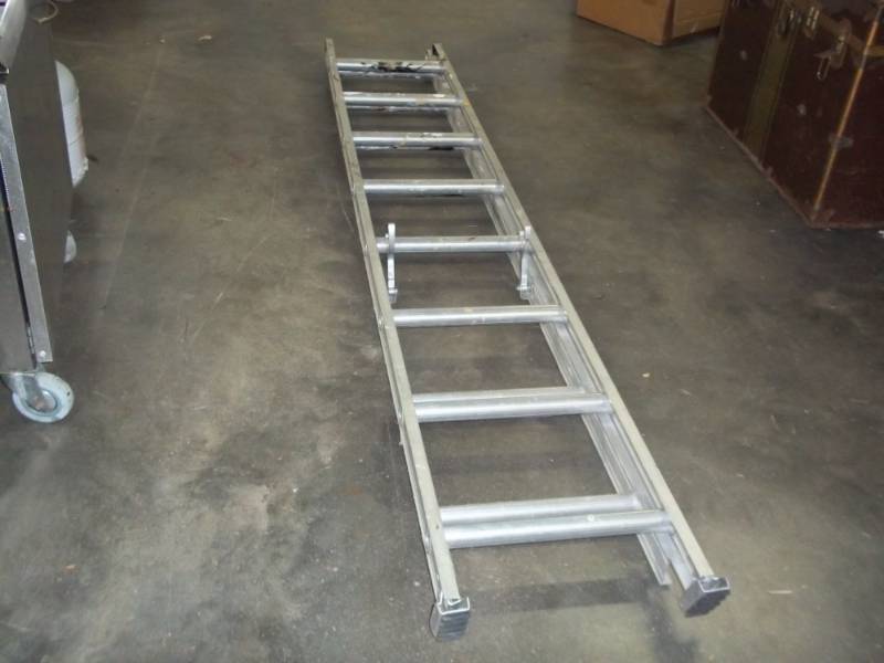 lot 115 image: 16 Aluminum Extension ladder