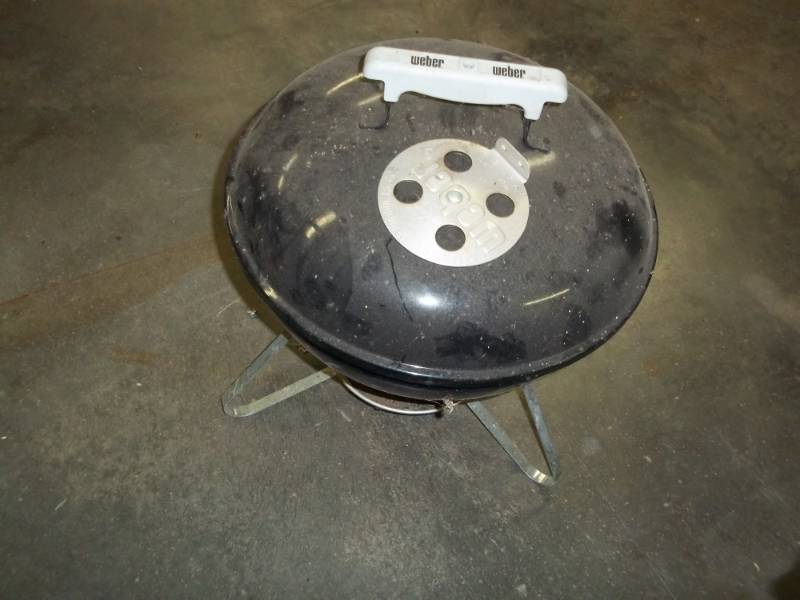 lot 118 image: Table top Weber Charcoal Grill