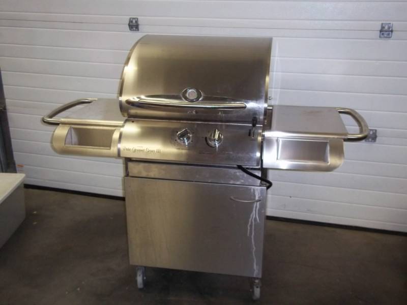 lot 120 image: Patio Gourmet 3 Convection Grill with tank and instructions