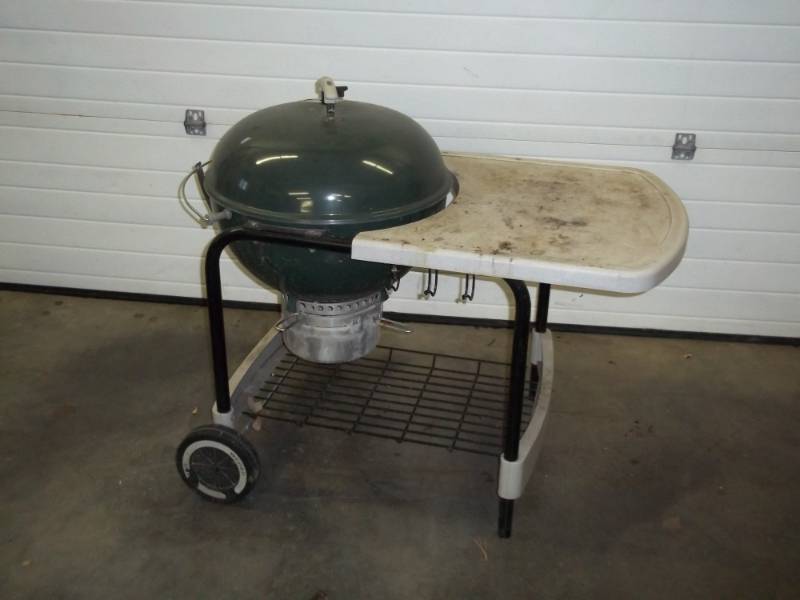 Weber Charcoal Grill with table | Advanced Sales Consignment Auction