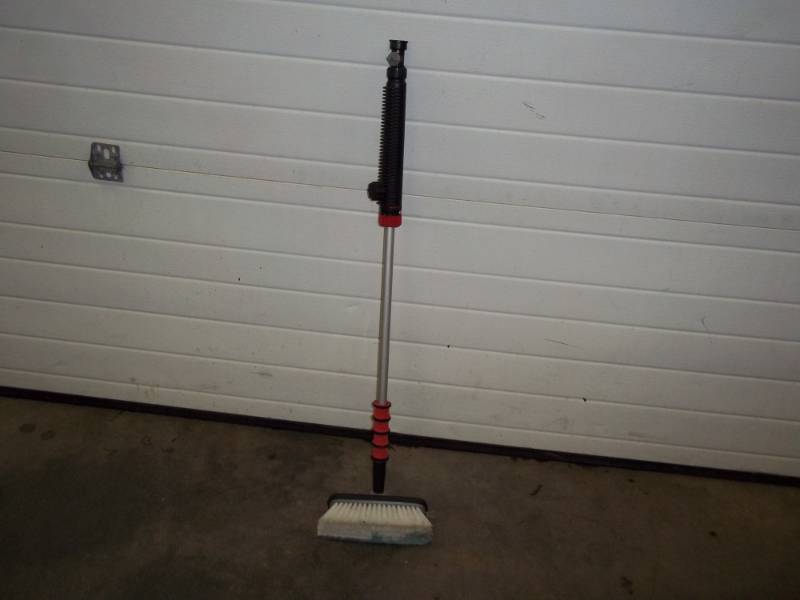 lot 135 image: Car Wash Brush