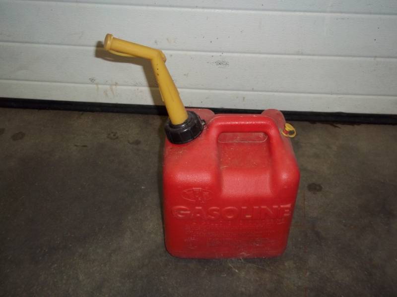 lot 138 image: 2 Gallon gas can