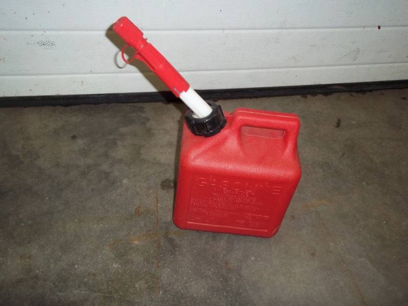 lot 139 image: 1 Gallon gas can