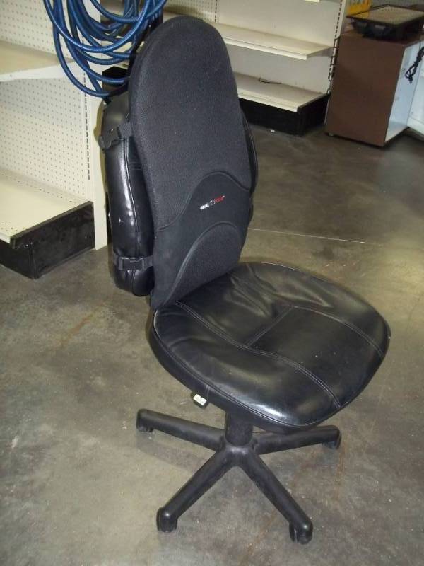 lot 93 image: Black Office Chair with obus ultra Foam pad on back