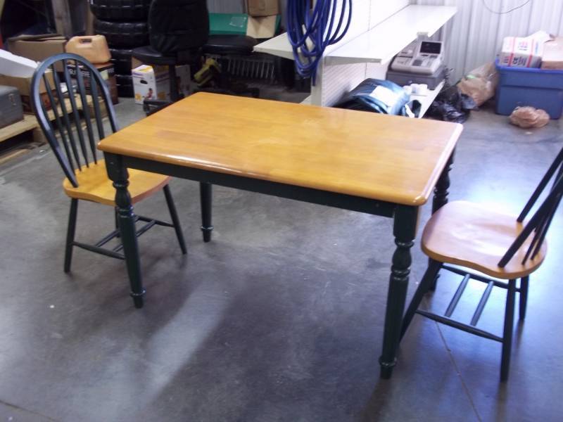 lot 97 image: Used Small  Kitchen Table with 2 Chairs  47.5 x 29