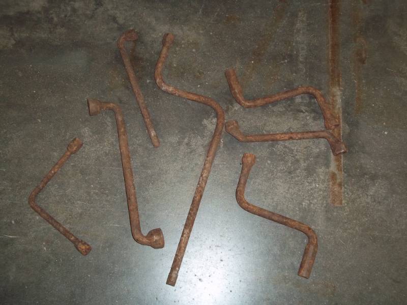 lot 11 image: Lot of used Tire Irons