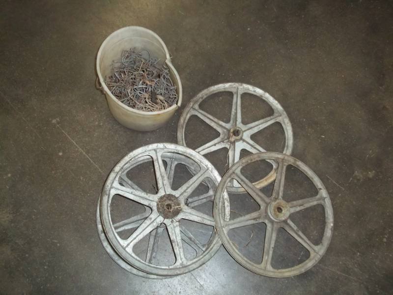 lot 13 image: Pullys with T post wire clamps