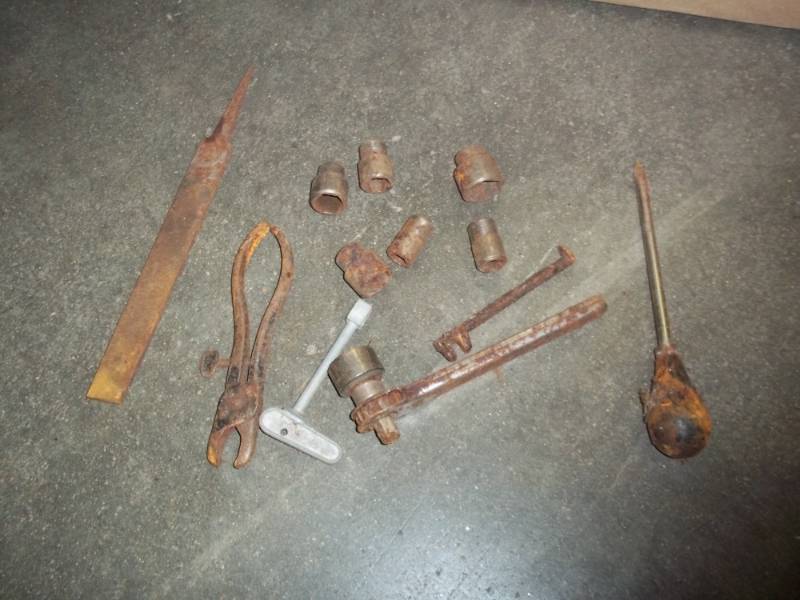 lot 15 image: Used Socket wrench and sockets