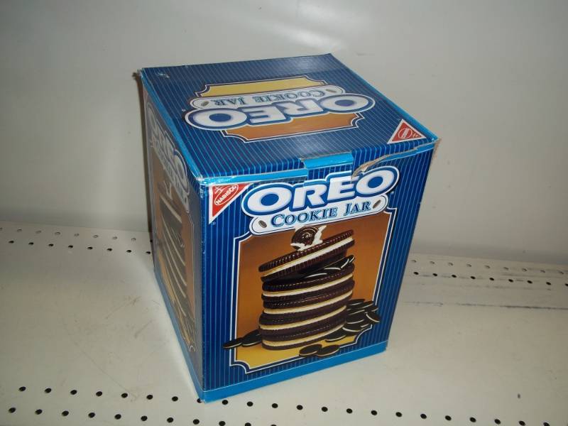 lot 31 image: OREO Cookie Jar
