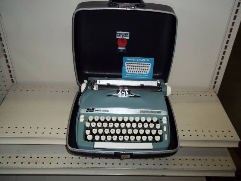 lot 32 image: Used Manual Smith Corona Typewriter