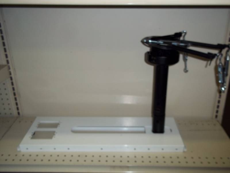 lot 71 image: Projection AV Celing bracket