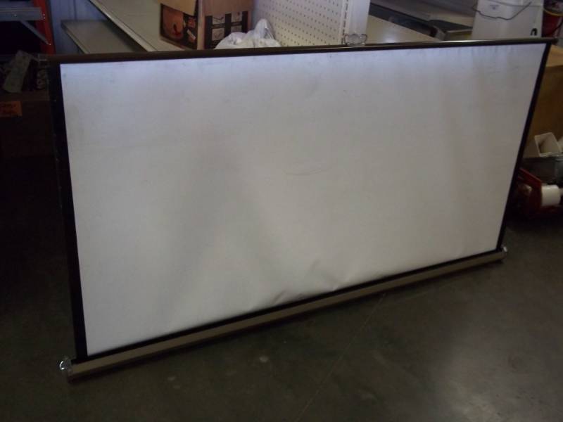 lot 72 image: Used Projector Screen