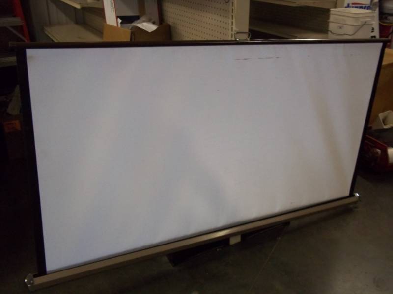 lot 73 image: Used Projector Screen