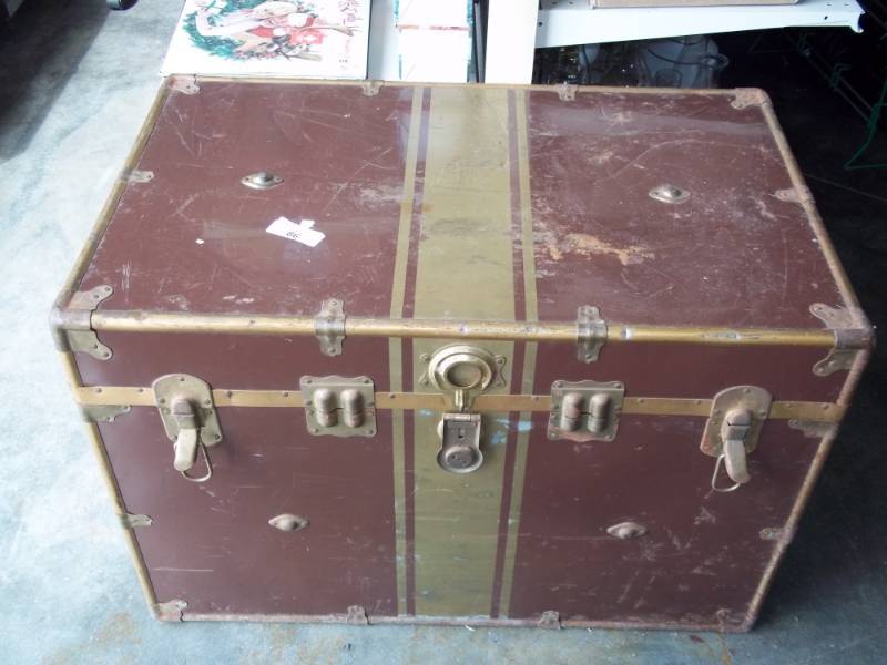 lot 86 image: Vintage Trunk